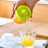 Plastic Lemon Squeezer with Lid – Manual Citrus Juicer Cup with Pour Spout
